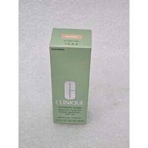 Clinique Moisture Surge Sheertint Hydrator Broad Spectrum SPF 25 Universal Light